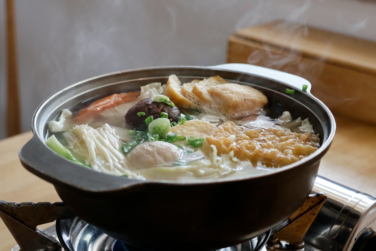Ustensiles de cuisine propres et bien organisés